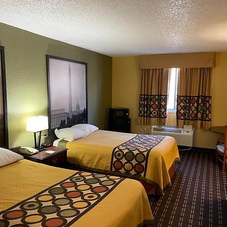 Super 8 By Wyndham Hancock Md Luaran gambar