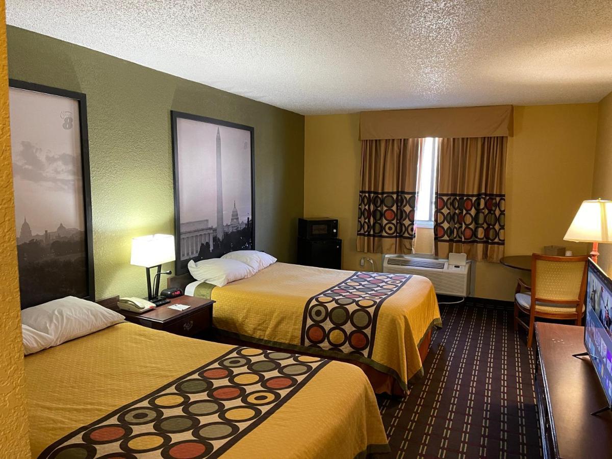 Super 8 By Wyndham Hancock Md Luaran gambar