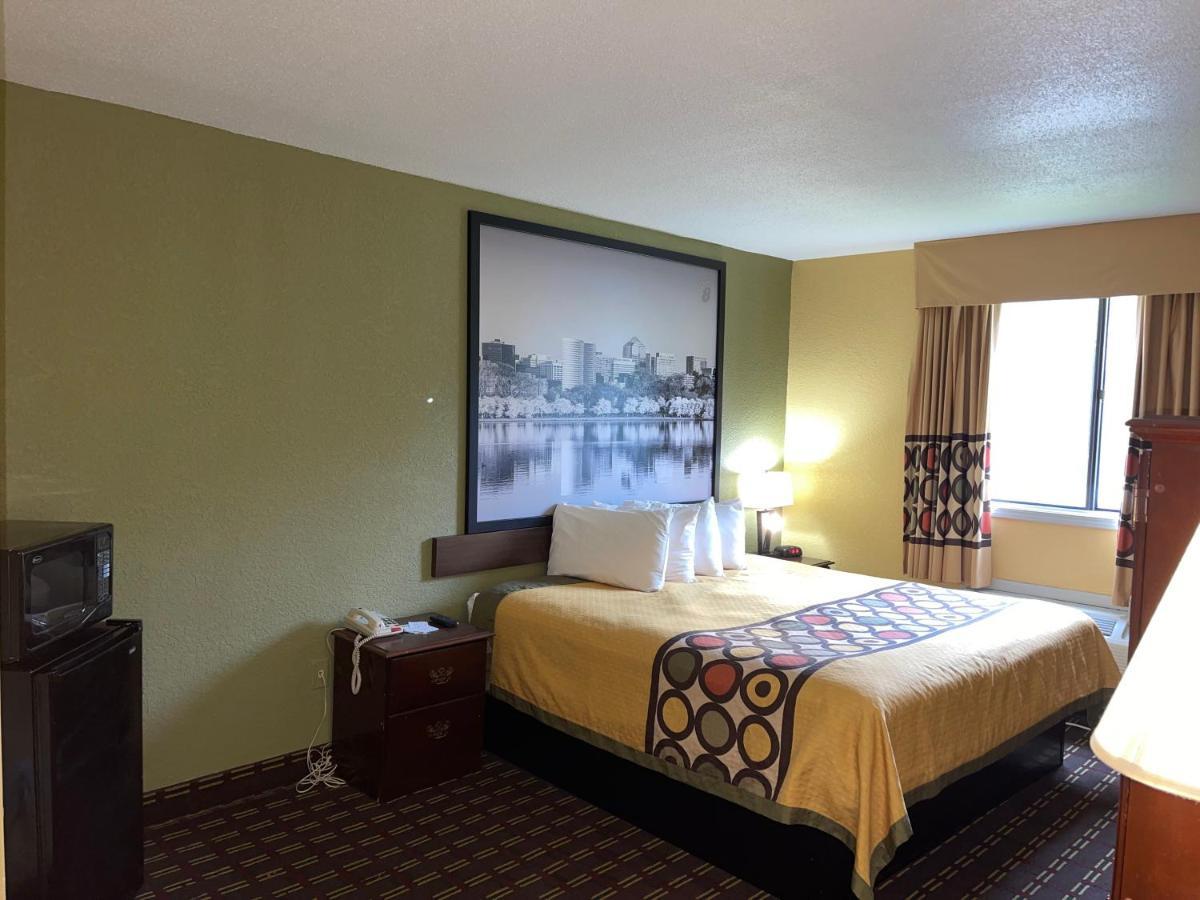 Super 8 By Wyndham Hancock Md Luaran gambar