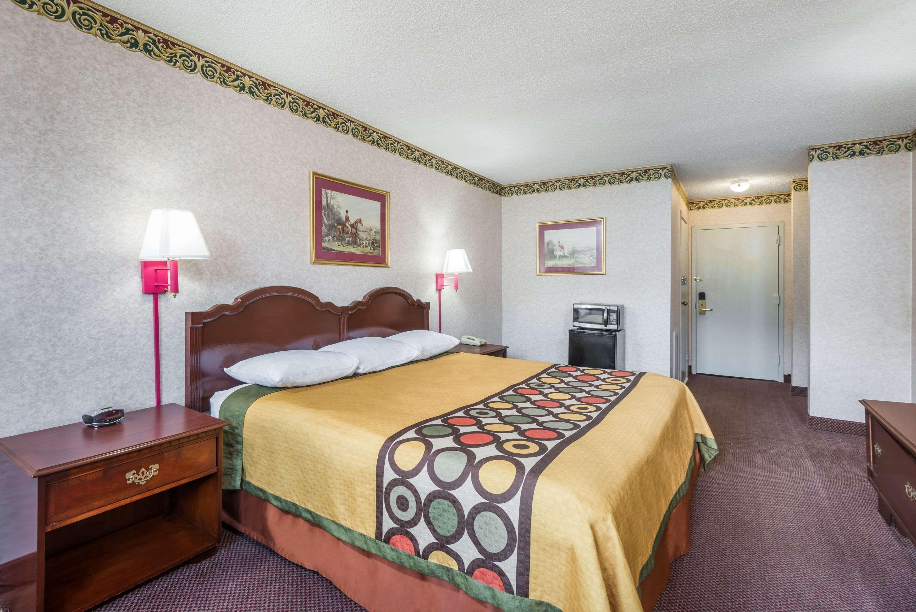 Super 8 By Wyndham Hancock Md Luaran gambar