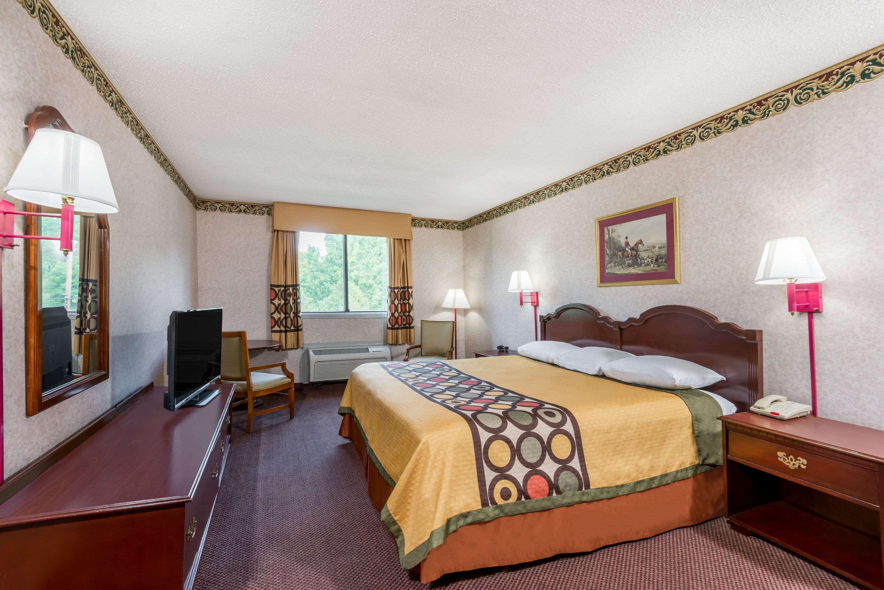 Super 8 By Wyndham Hancock Md Luaran gambar