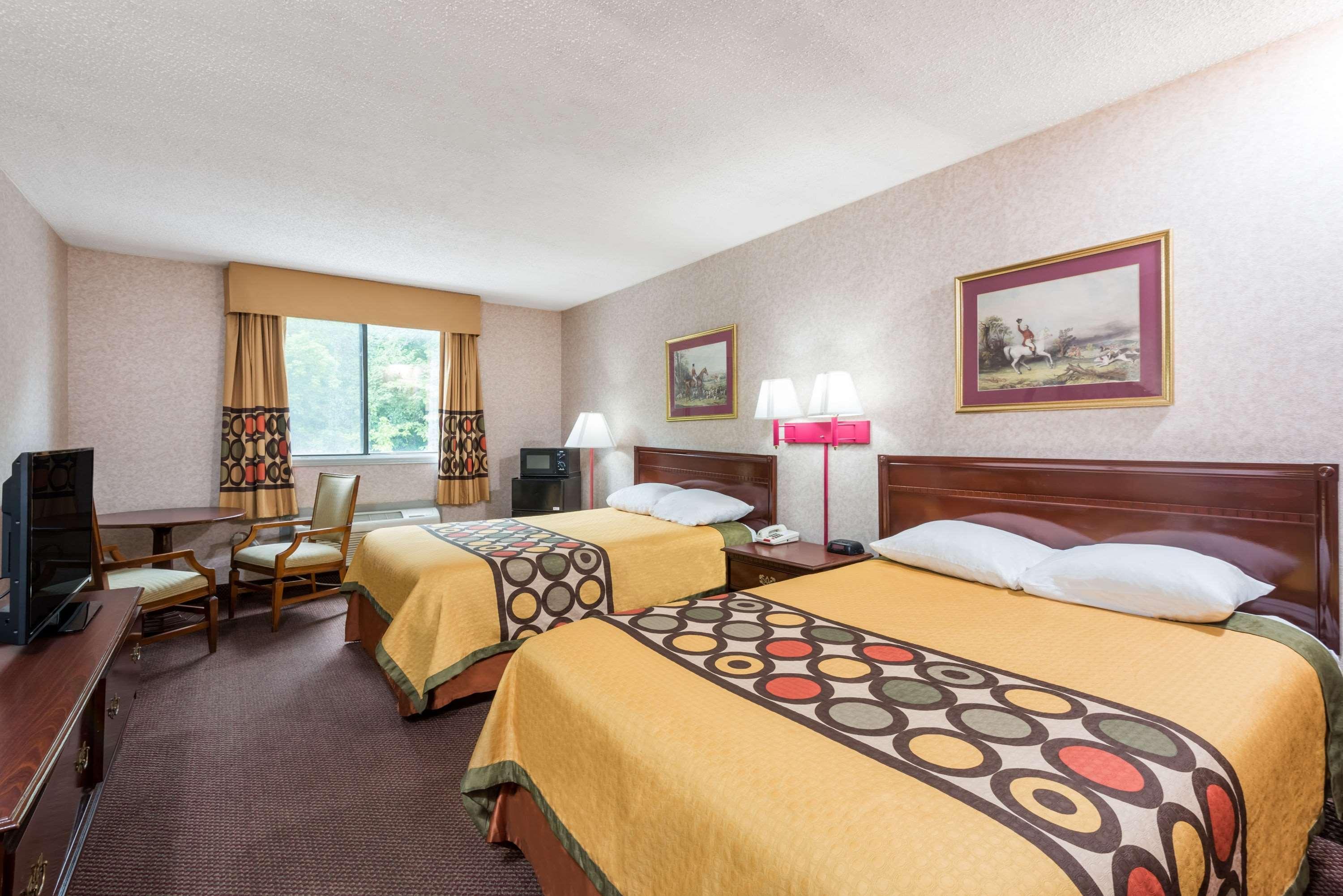 Super 8 By Wyndham Hancock Md Luaran gambar