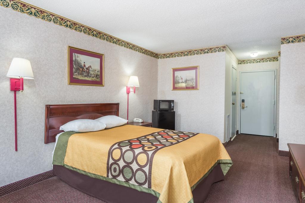 Super 8 By Wyndham Hancock Md Luaran gambar