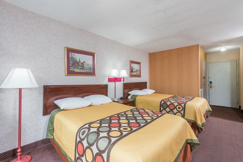 Super 8 By Wyndham Hancock Md Luaran gambar